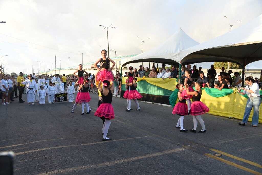 Desfile Cívico em Parnamirim Celebra o 7 de Setembro com Grande Participação