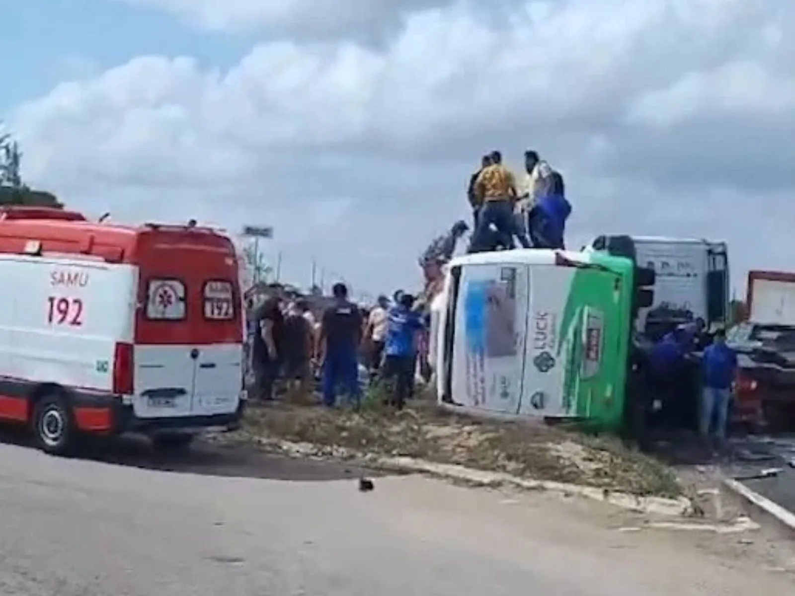 Acidente na BR-101 deixa 12 turistas feridos em São José de Mipibu