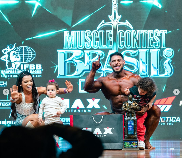 Ramon Dino enfrenta desafios no Mr. Olympia Brasil 2024 com problemas na apresentação