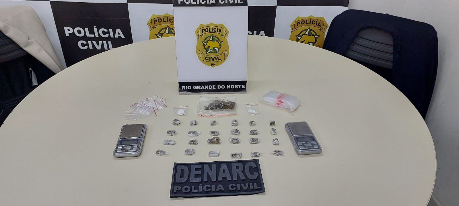 PC apreende cocaína e skank no “Beco da Batata”