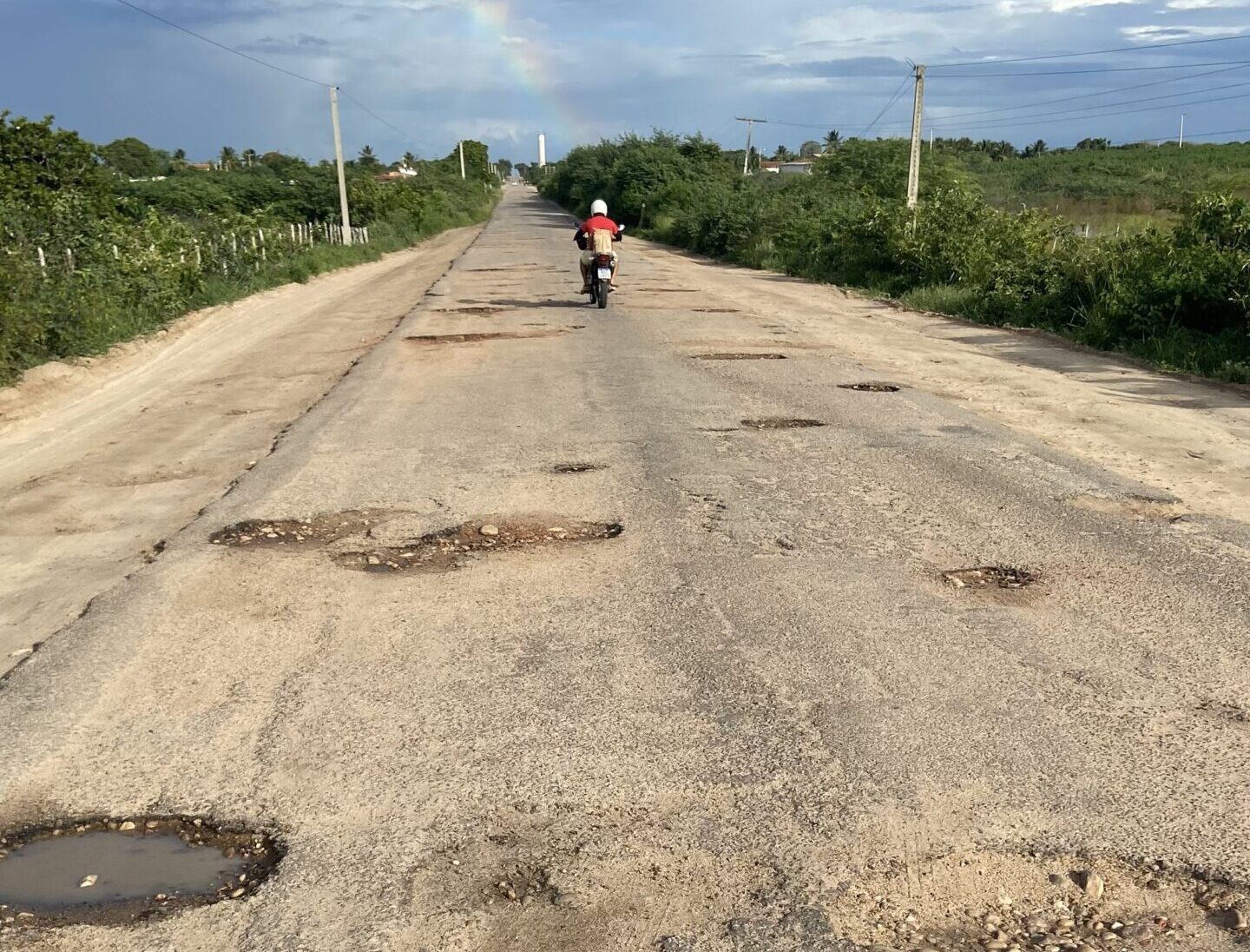 O Maior Queijo Suíço do RN: O Caos da RN-120 e a Incompetência na Manutenção Viária