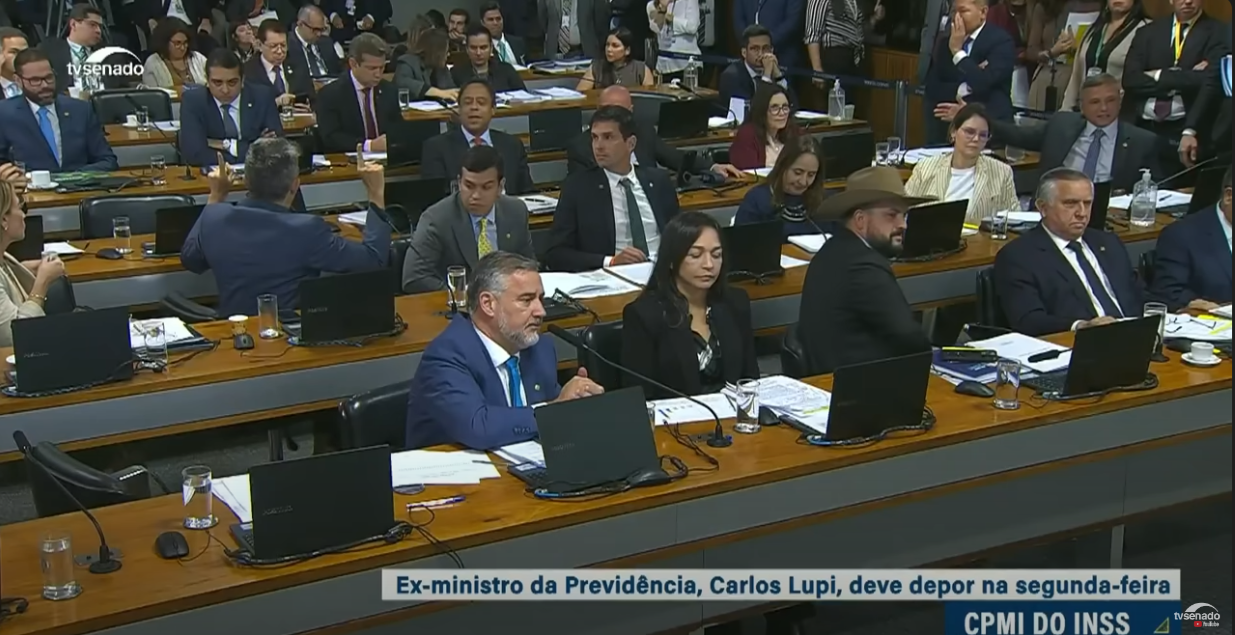 CPMI do INSS aprova quebra de sigilos de 400 suspeitos em esquema de cobrança ilegal contra aposentados