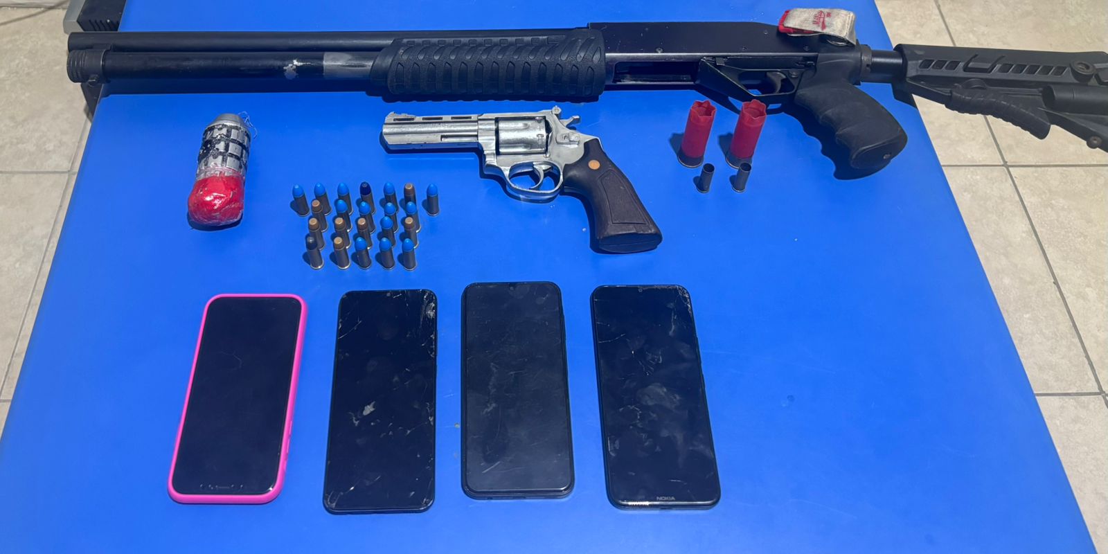 Operação contra facção em Tibau do Sul termina com suspeitos mortos, adolescente apreendido e armas apreendidas