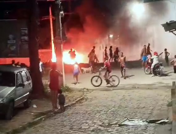 VÍDEO: Confronto com a polícia termina com suspeito morto e provoca protestos na Zona Leste de Natal