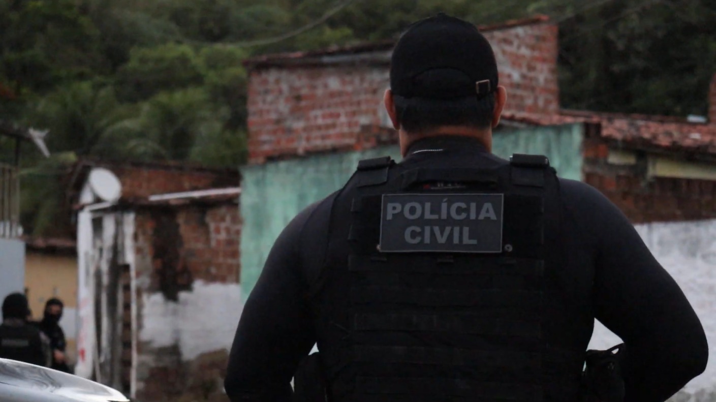 Polícia Civil cumpre mandado de prisão contra homem suspeito de ameaça em Acari