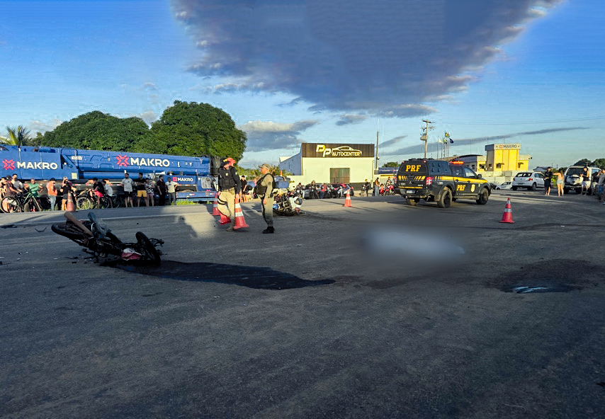 Colisão entre motocicletas deixa um morto e outro gravemente ferido na BR-110 entre Mossoró e Upanema